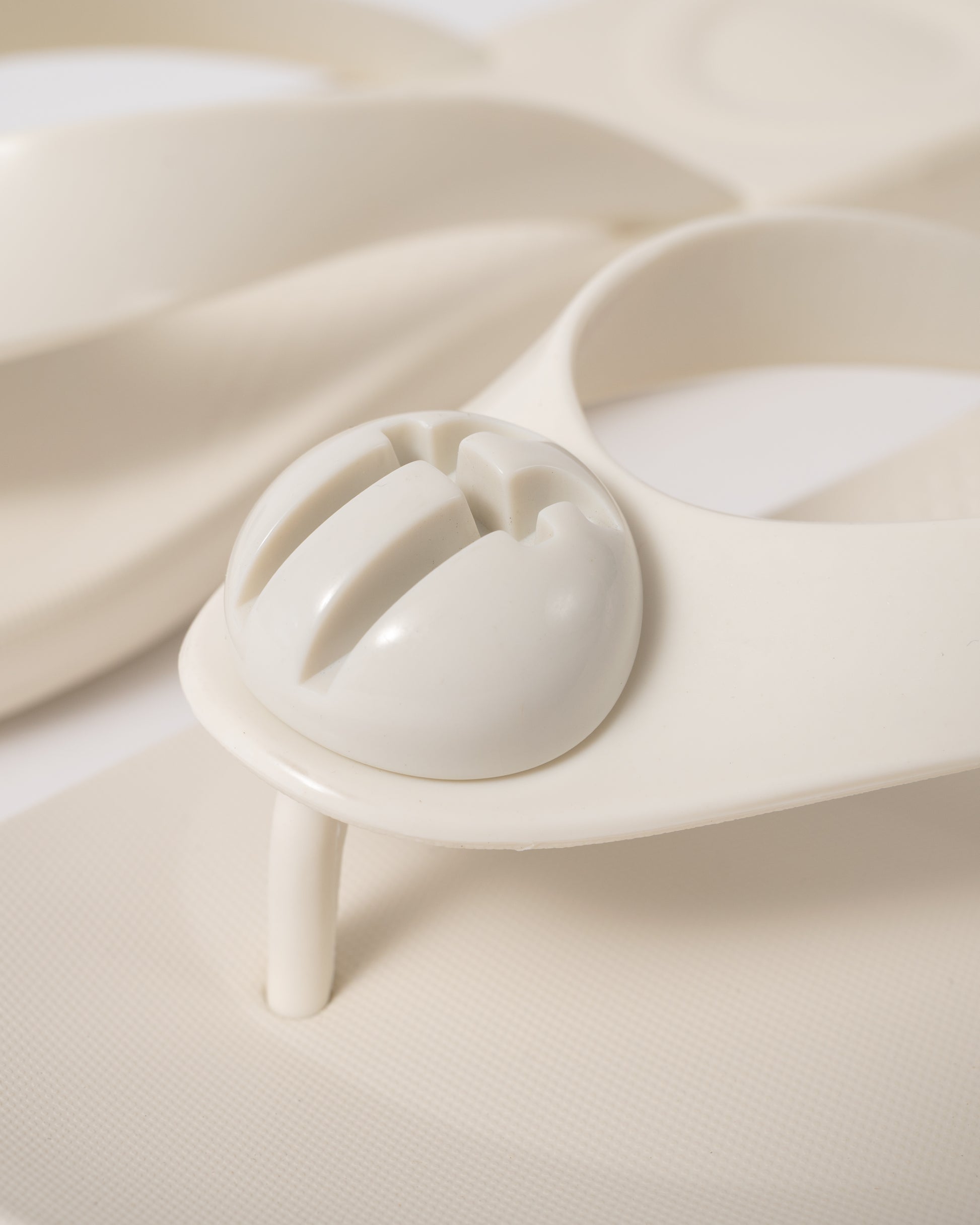 detail of FitFlop Womens IQUSHION Glossy-Button Flip-Flops in Cream 477