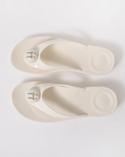 pair of of FitFlop Womens IQUSHION Glossy-Button Flip-Flops in Cream 477