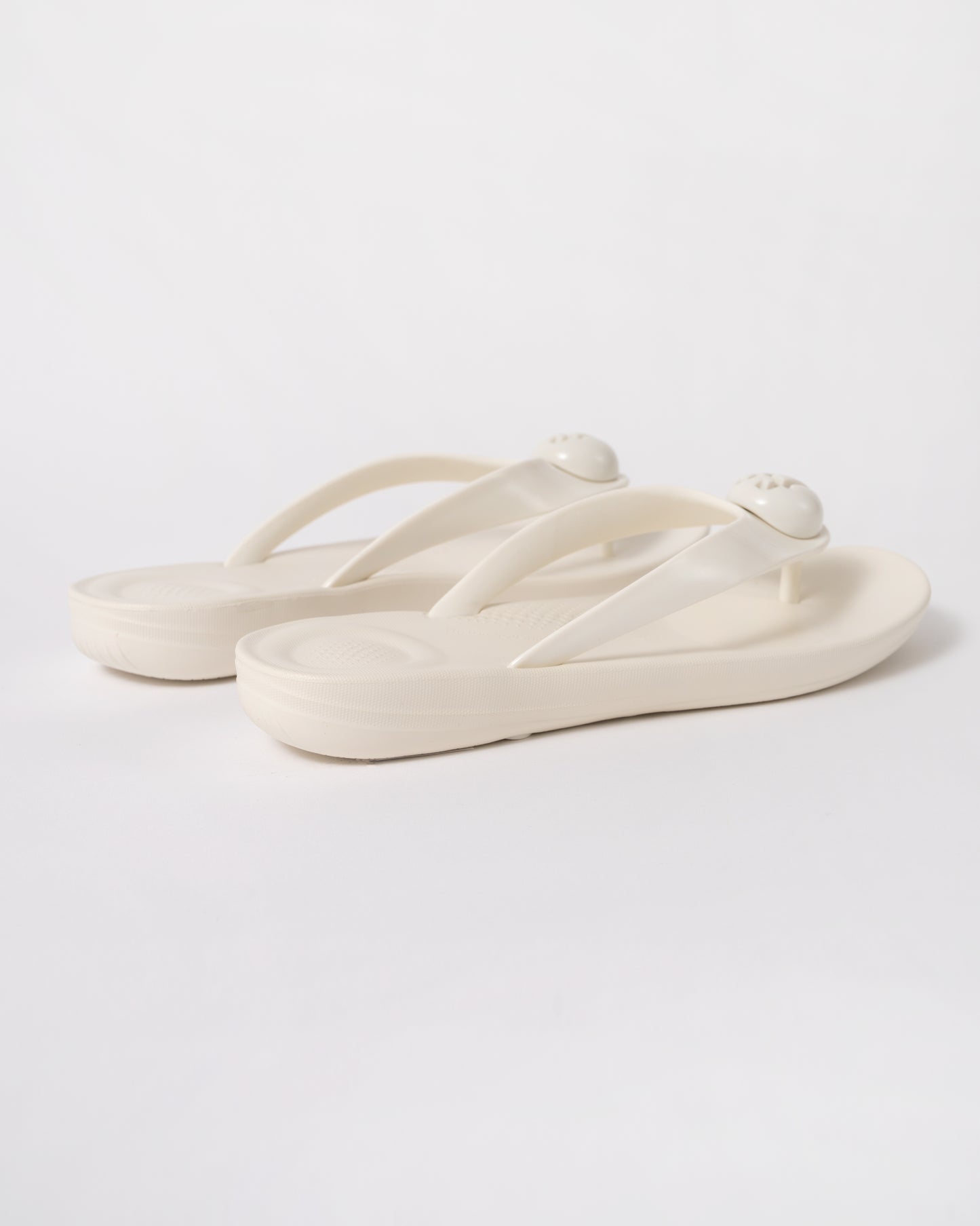 back of FitFlop Womens IQUSHION Glossy-Button Flip-Flops in Cream 477