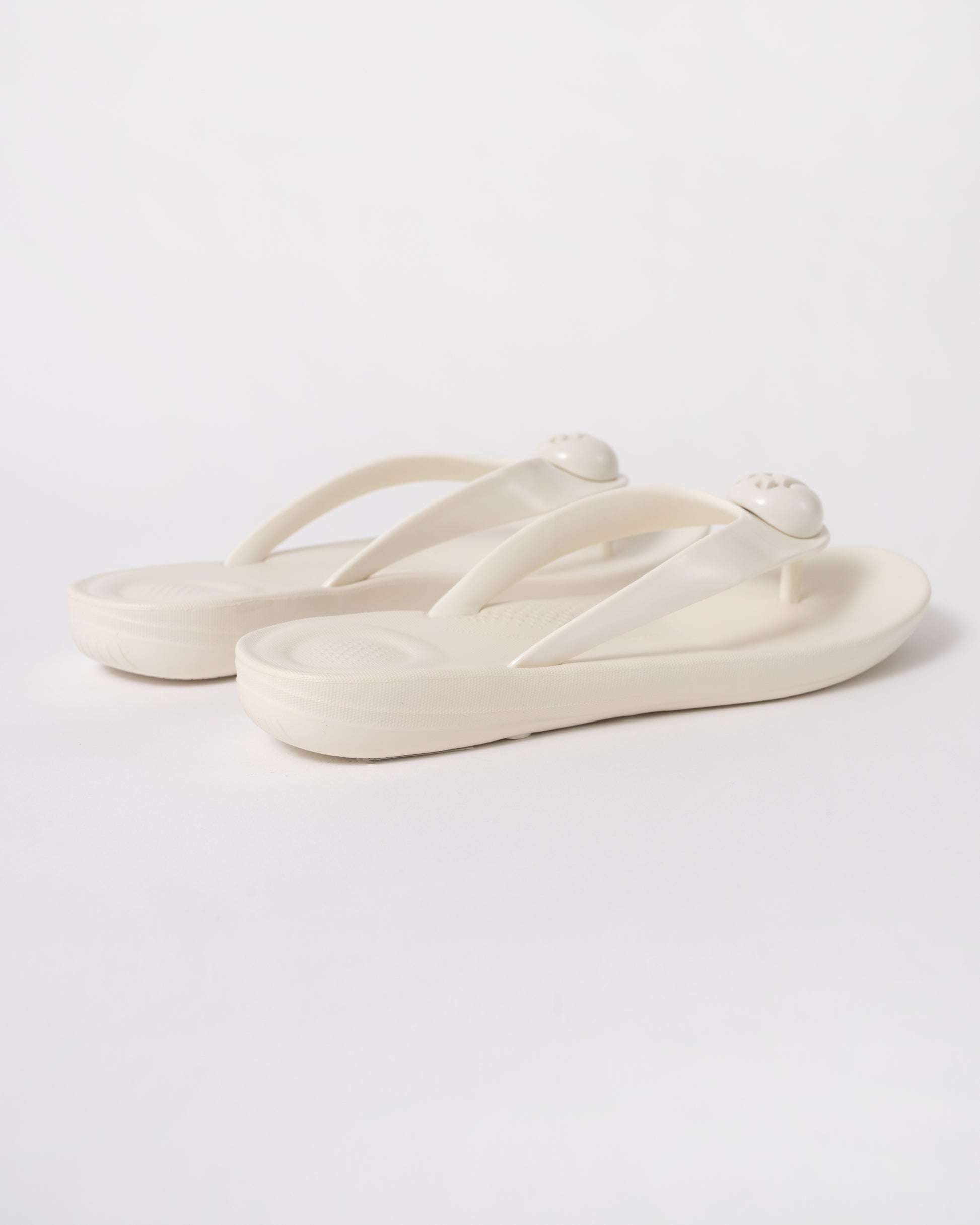 back of FitFlop Womens IQUSHION Glossy-Button Flip-Flops in Cream 477