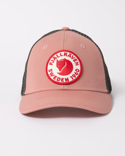 front of Fjallraven 1960 Logo Unisex Langtradarkeps in Dusty Rose 300