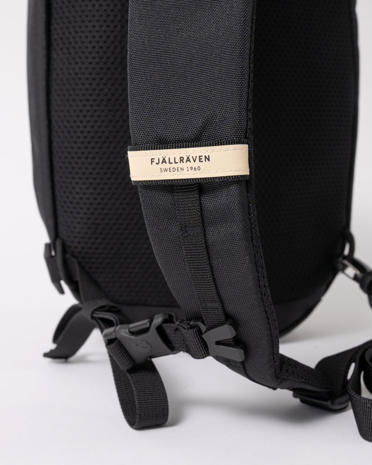 strap detail of a Fjallraven Skule 6L Unisex Sling Bag in Black 550