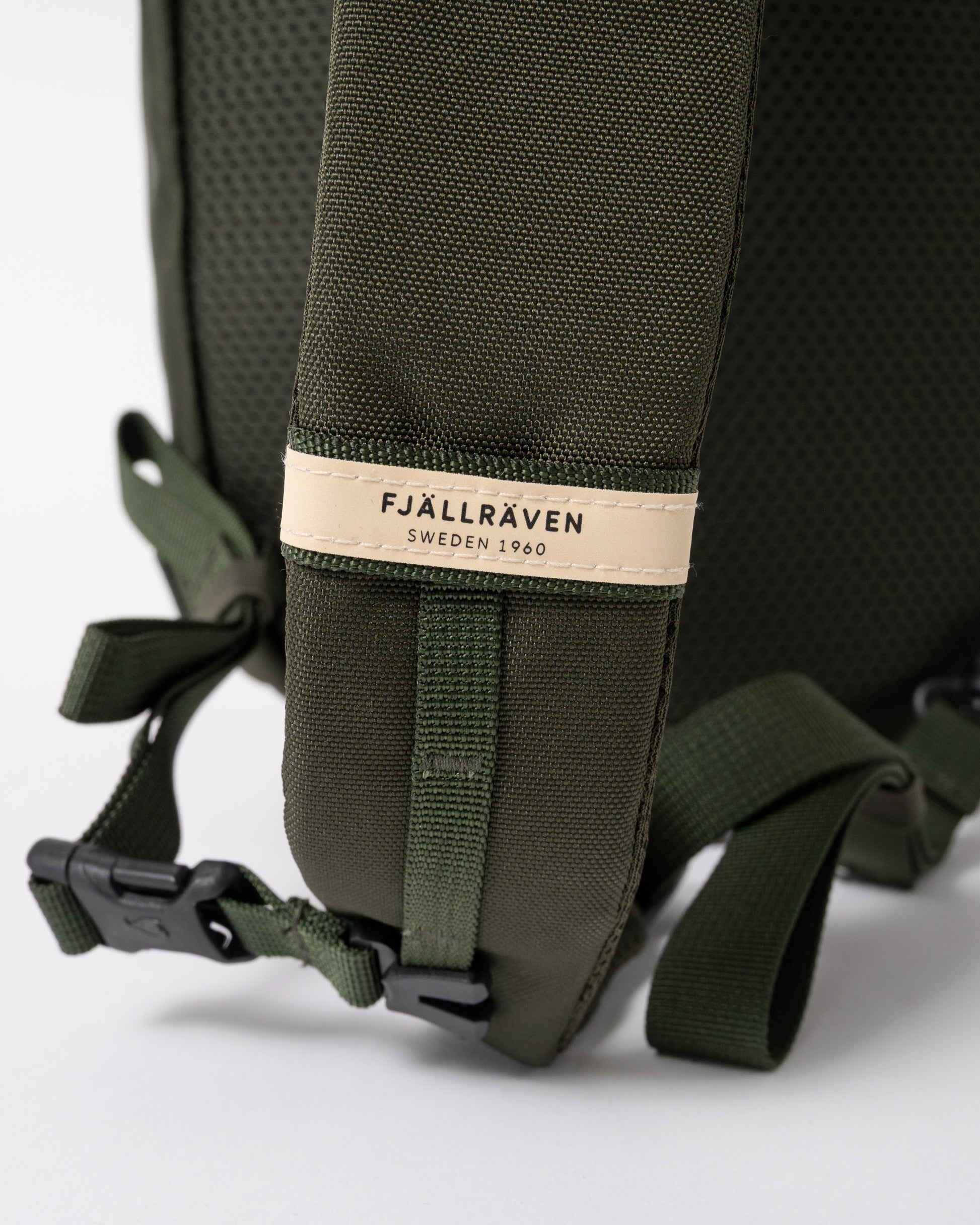 strap detail of a Fjallraven Skule 6L Unisex Sling Bag a Deep Forest 662