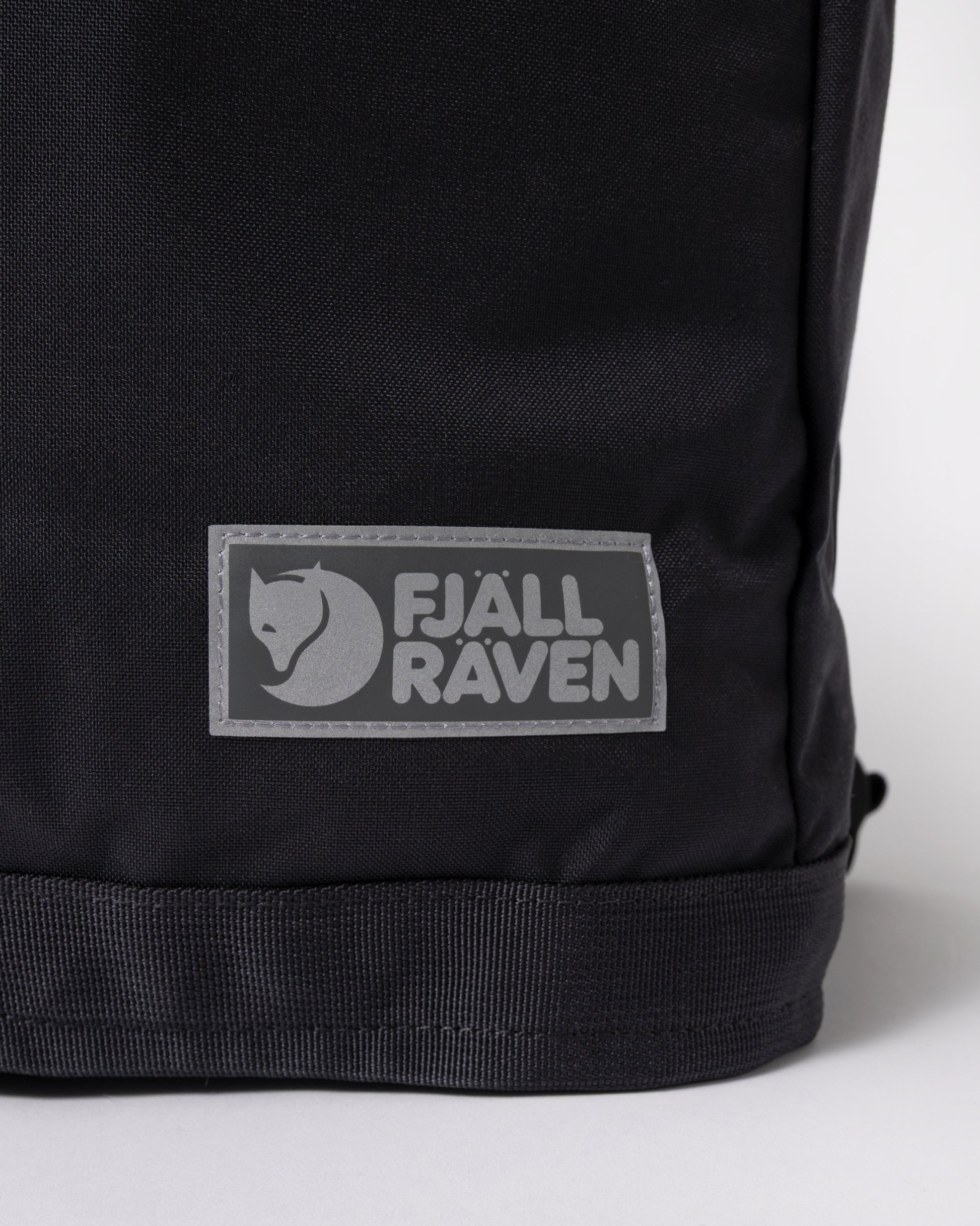 logo detail of Fjallraven Vardag 22L Unisex Totepack in Coal Black 037