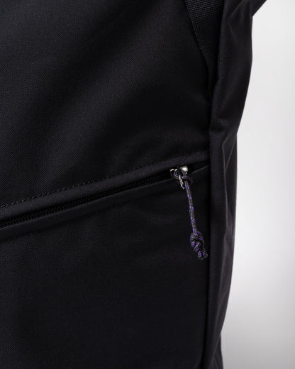zip detail of Fjallraven Vardag 22L Unisex Totepack in Coal Black 037