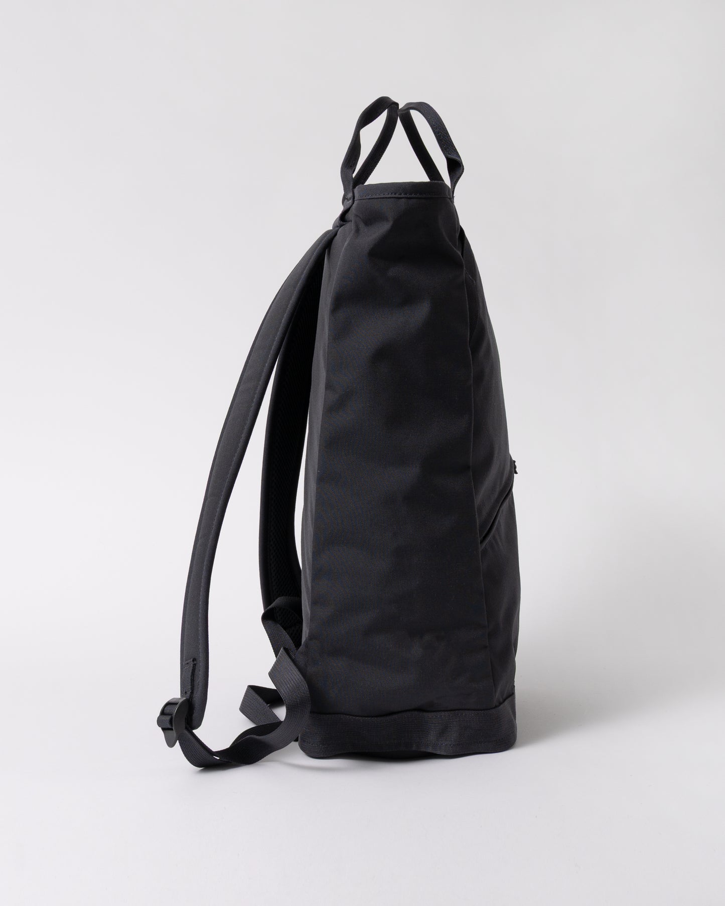 side of Fjallraven Vardag 22L Unisex Totepack in Coal Black 037