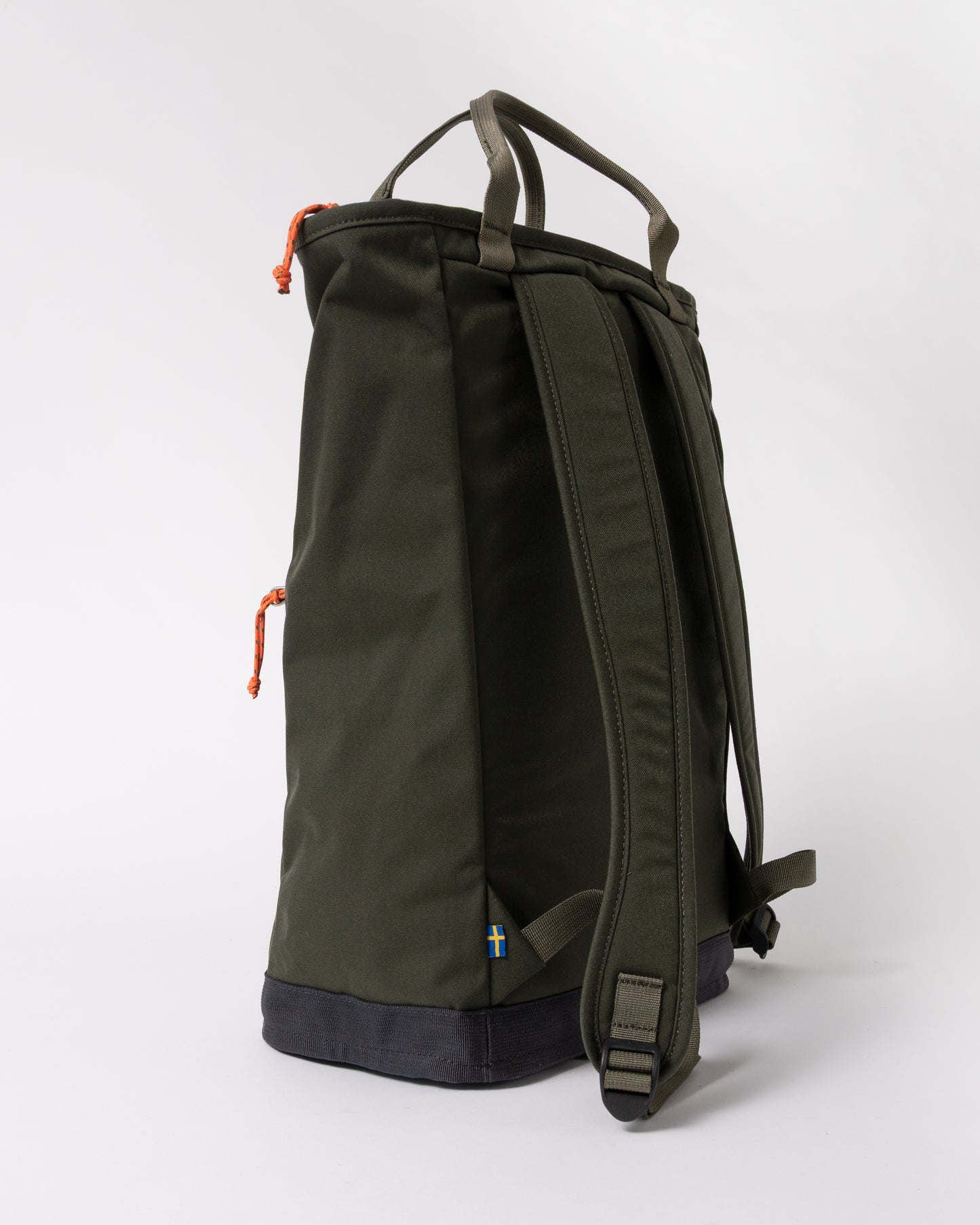 side of a Fjallraven Vardag 22L Unisex Totepack in Deep Forest 662