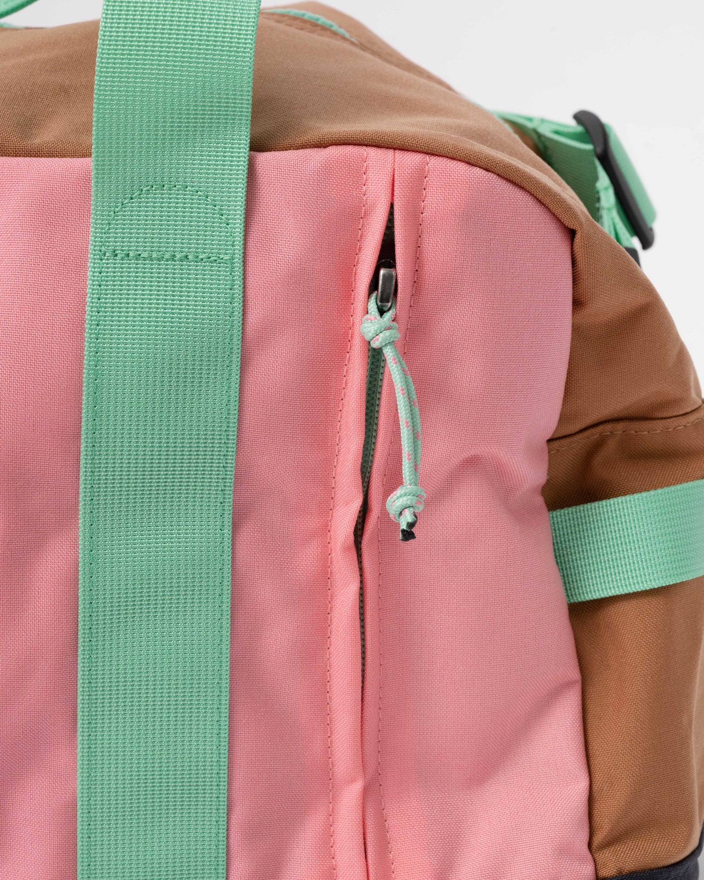 Fjallraven Vardag 33L Unisex Duffel Bag in Poppy Pink/Khaki Dust 354-228