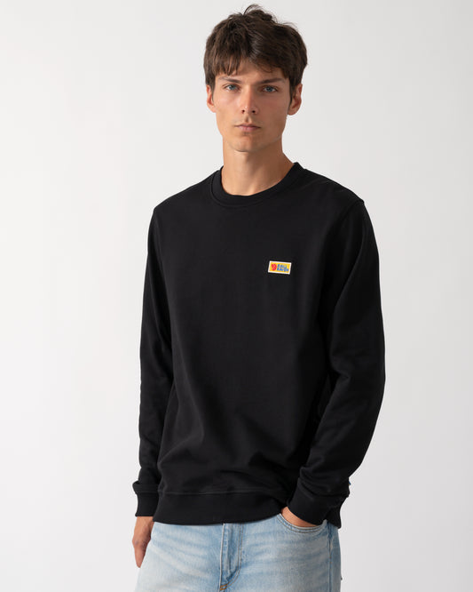 Model wearing a Fjallraven Vardag Mens Sweater in Black 550