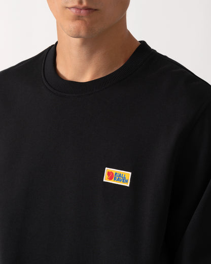 detail of Model wearing a Fjallraven Vardag Mens Sweater in Black 550