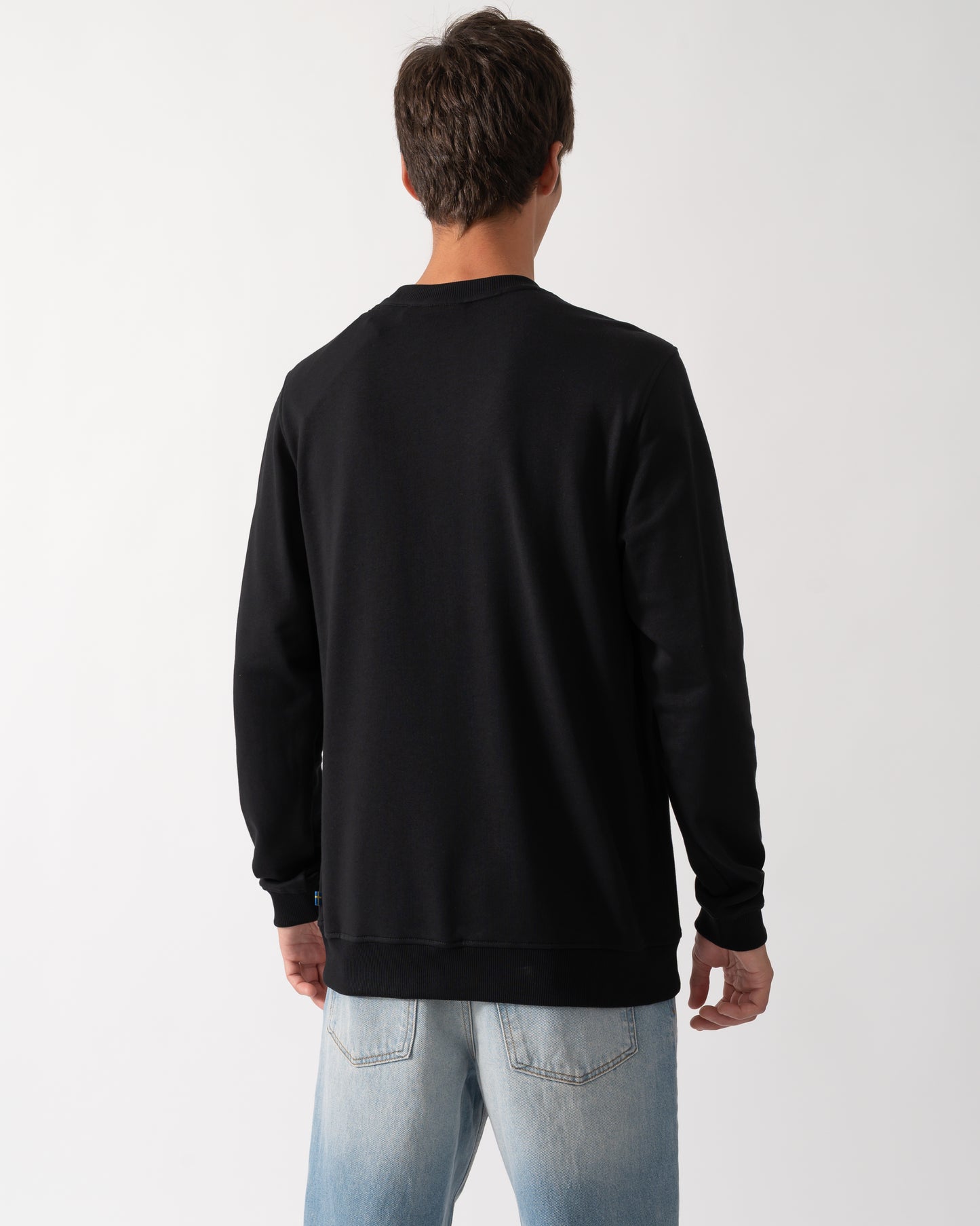 back of a Model wearing a Fjallraven Vardag Mens Sweater in Black 550