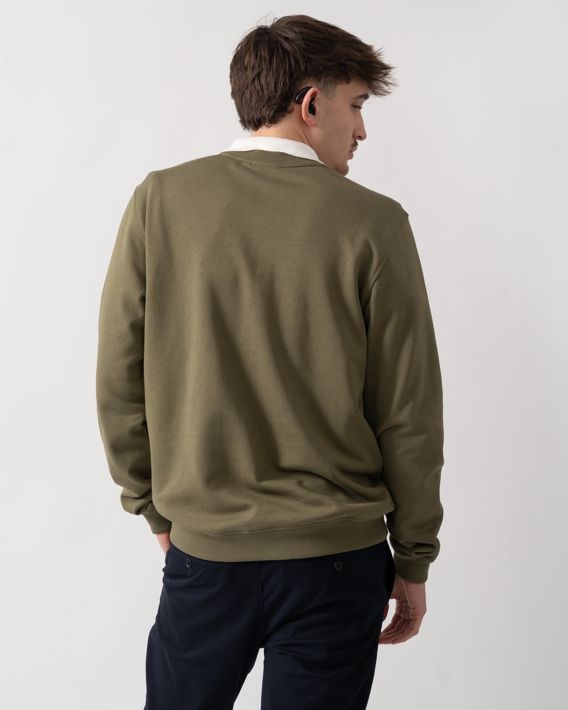 back shot of a model wearing Fjallraven Vardag Mens Sweater in Green 620