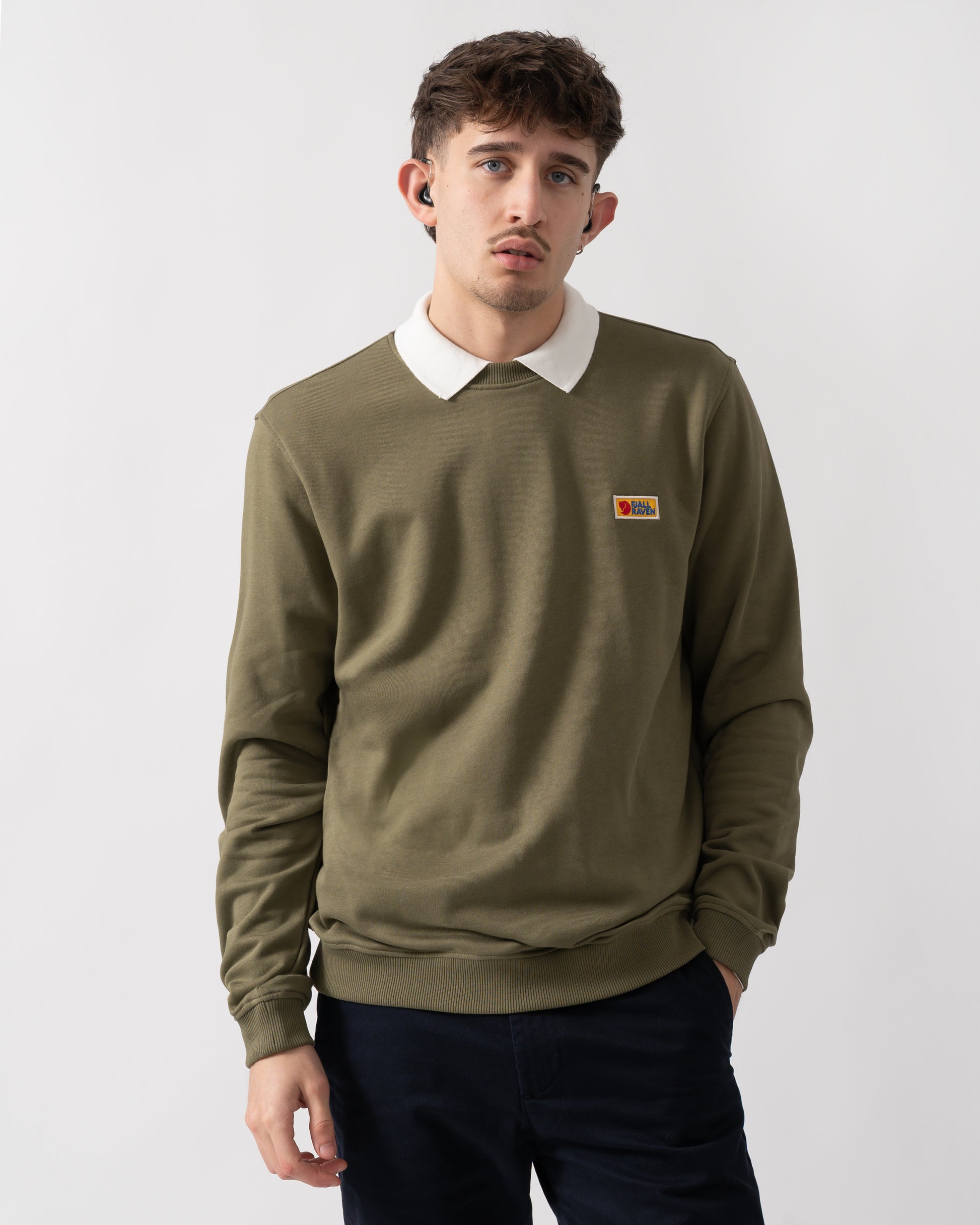 studio shot of a model wearing Fjallraven Vardag Mens Sweater in Green 620