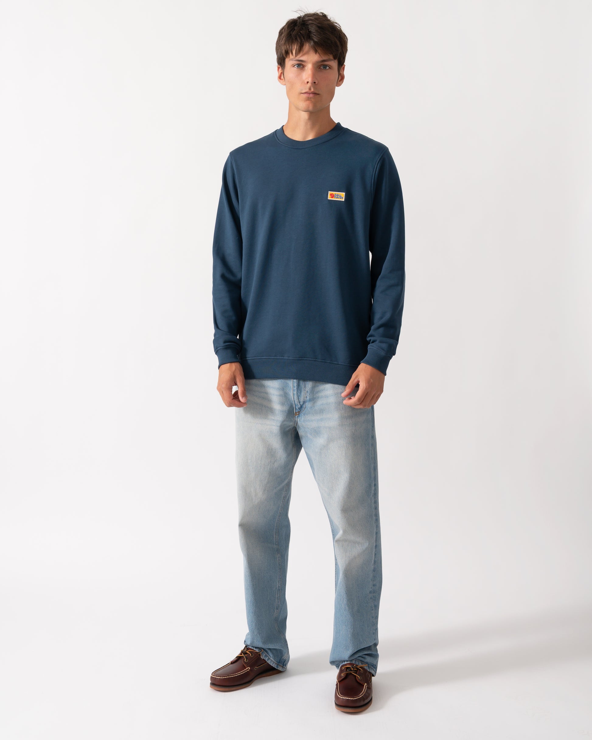 full length shot of a model wearing a Fjallraven Vardag Mens Sweater in Storm 638