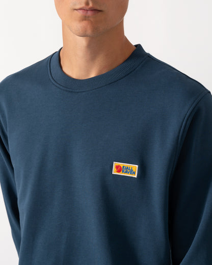close up of a model wearing a Fjallraven Vardag Mens Sweater in Storm 638