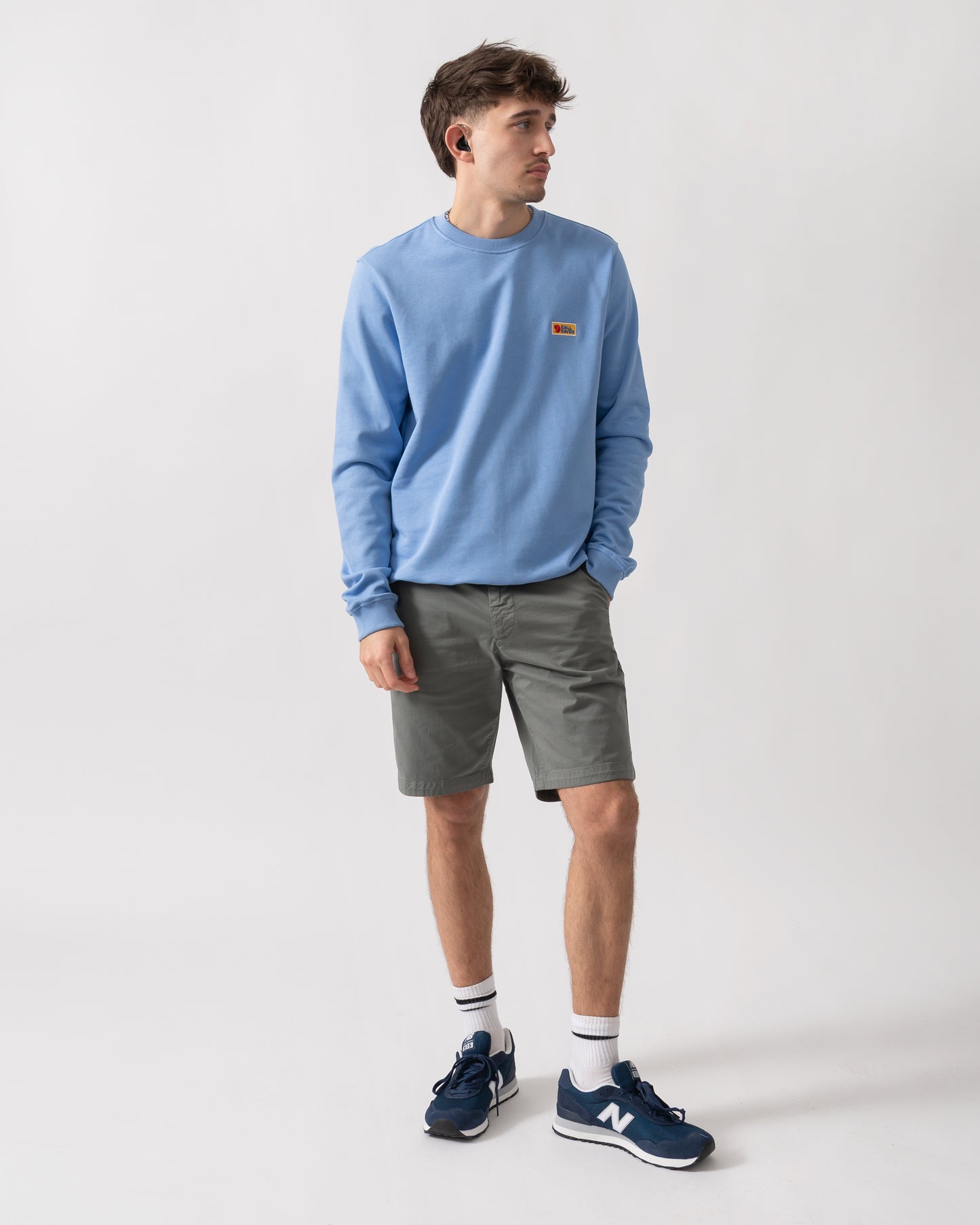 full length shot of a model wearing a Fjallraven Vardag Mens Sweater in Ultramarine 537