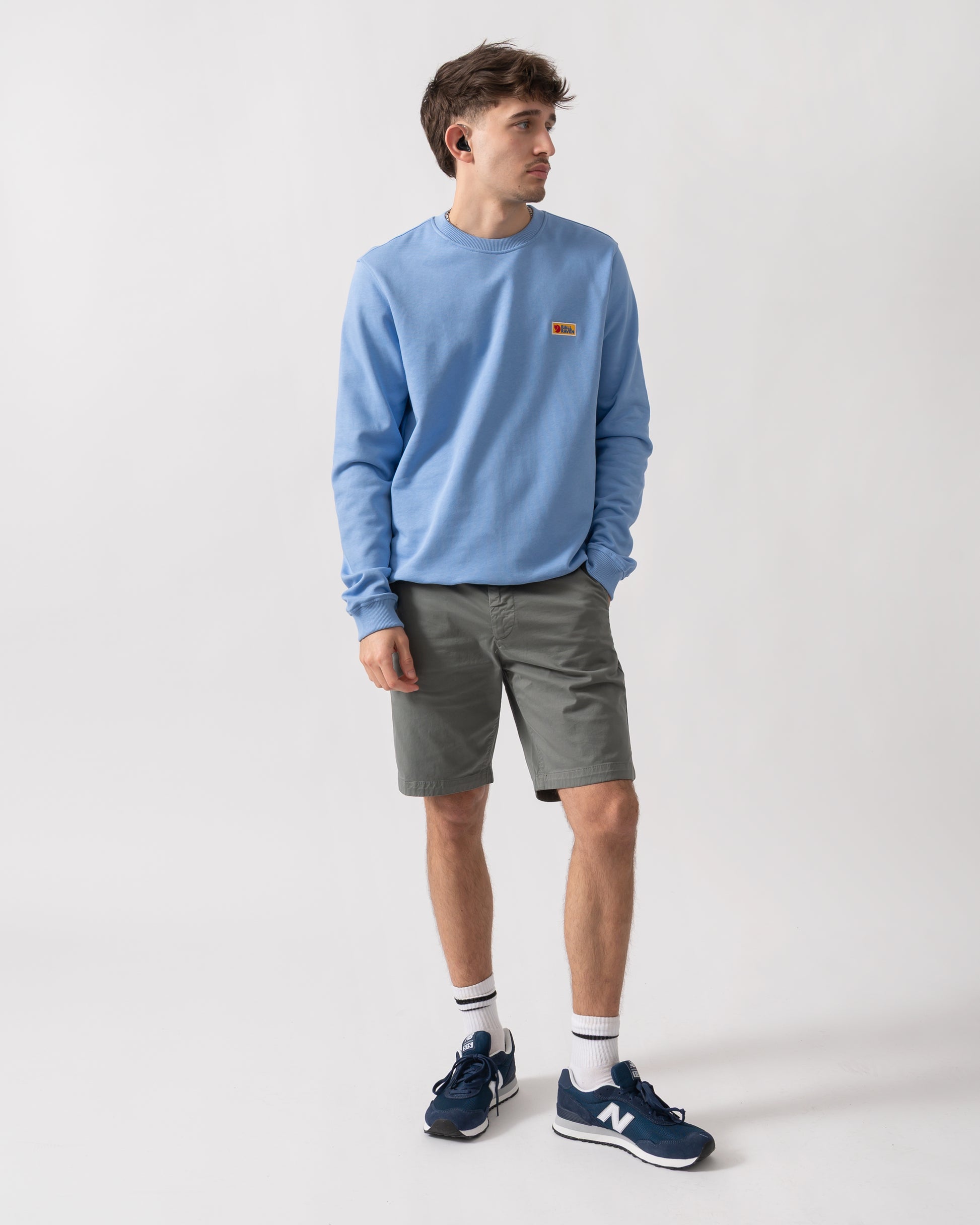 full length shot of a model wearing a Fjallraven Vardag Mens Sweater in Ultramarine 537