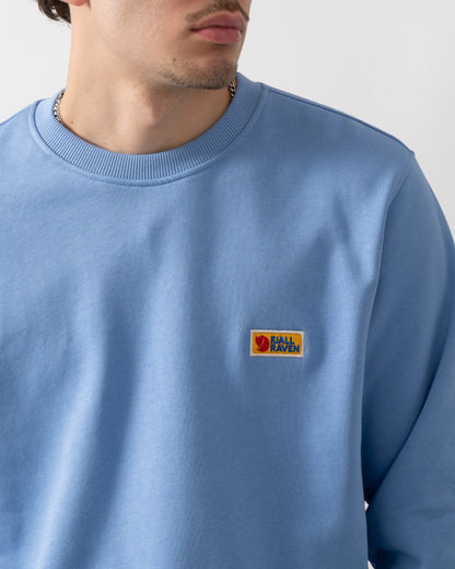 close up shot of a model wearing a Fjallraven Vardag Mens Sweater in Ultramarine 537