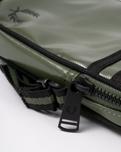 embossed zip-pull detail of a Fred Perry Classic Small Side Bag in Laurel Wreath Green and Black Z50