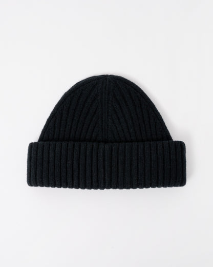 Back of the Fred Perry Mens Ribbed Wool Beanie - Black 102