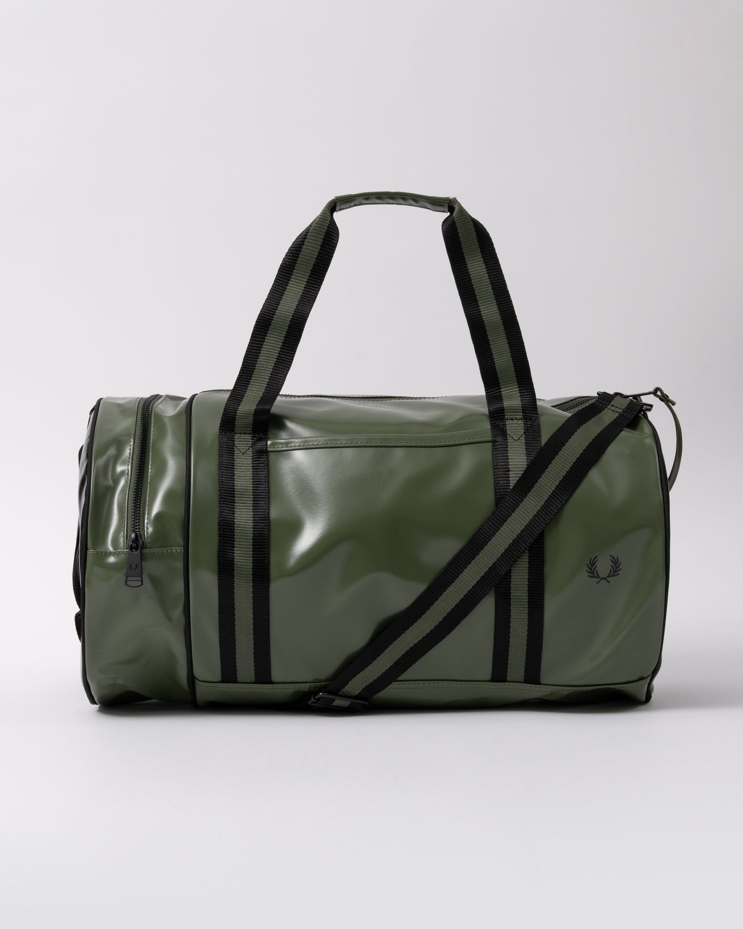 Fred Perry Recycled Polyester Classic Barrel Bag in Laurel Wreath Green and Black Z50