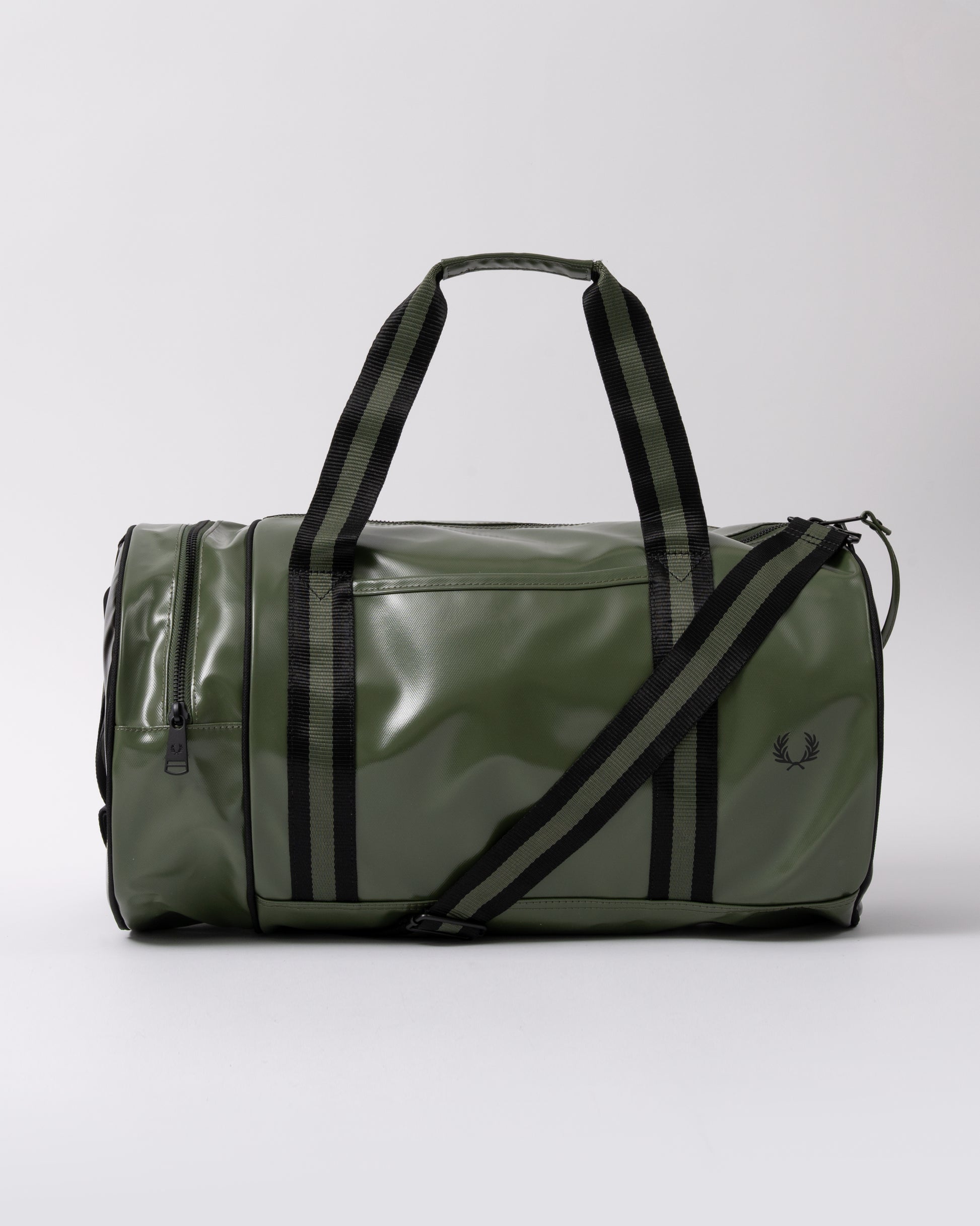 Fred Perry Recycled Polyester Classic Barrel Bag in Laurel Wreath Green and Black Z50