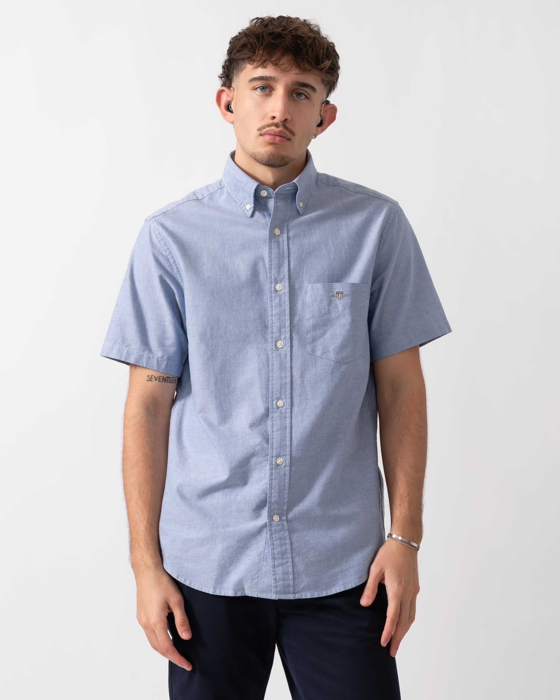 Model wearing a GANT Mens Regular Fit Short Sleeve Oxford Shirt in College Blue