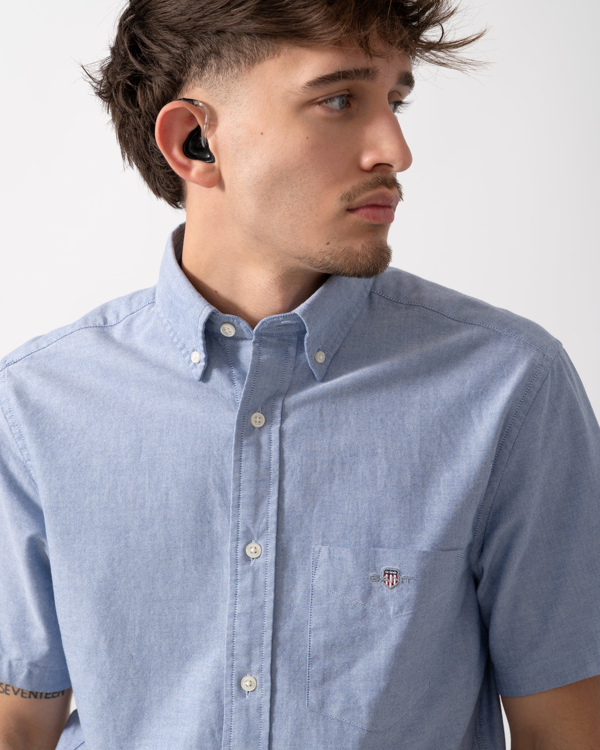 Close up of a Model wearing a GANT Mens Regular Fit Short Sleeve Oxford Shirt in College Blue