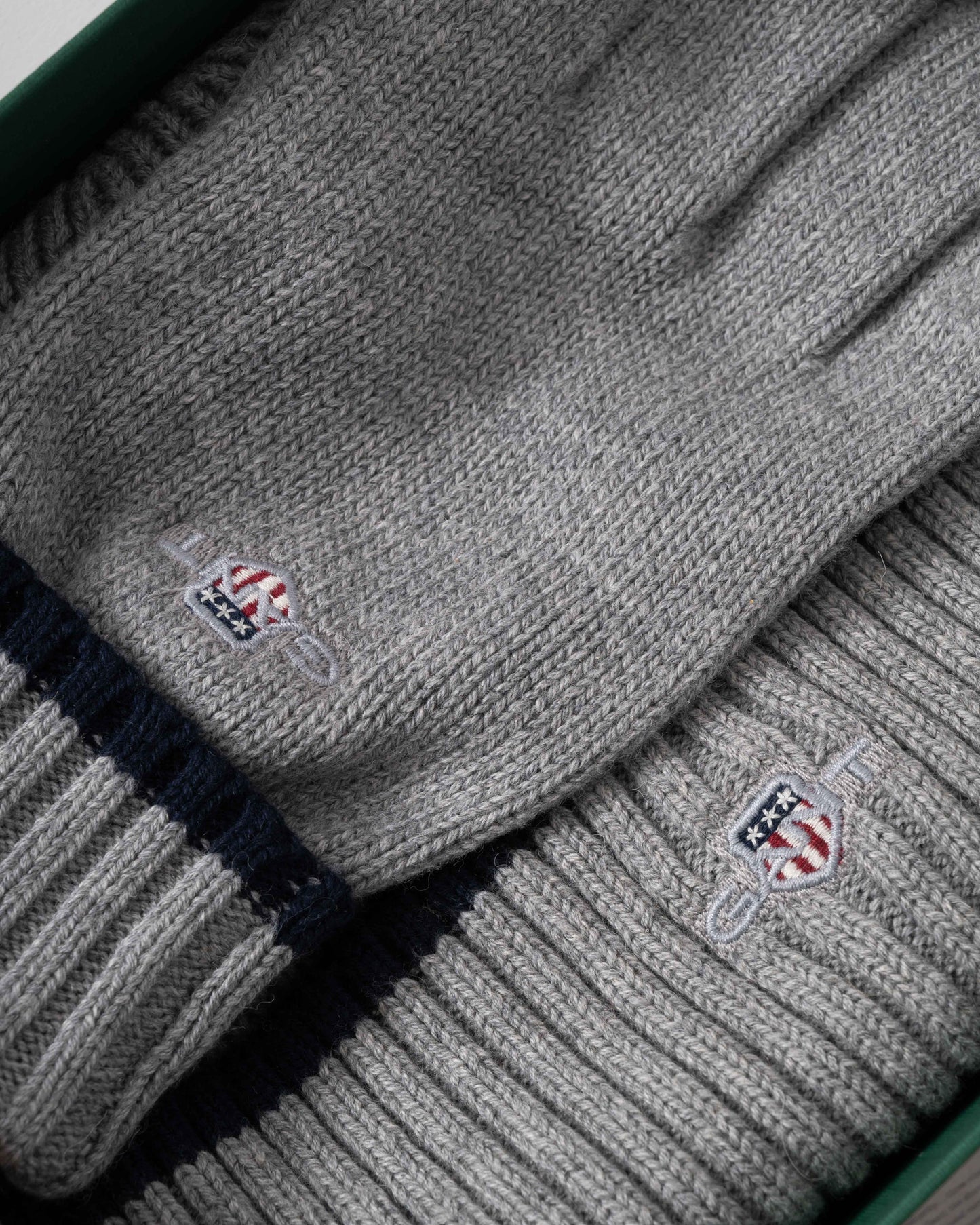 GANT Essential Beanie & Gloves Set - 93 Grey Melange