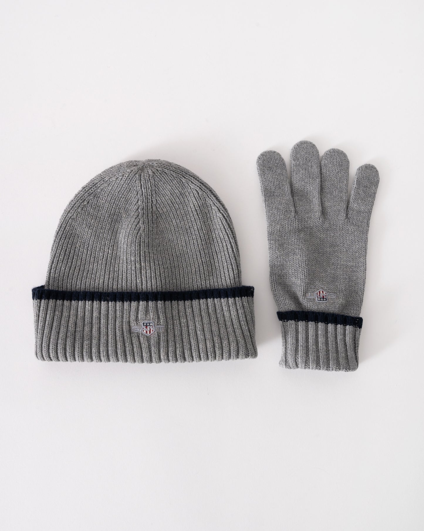 GANT Essential Beanie & Gloves Set in 93 Grey Melange