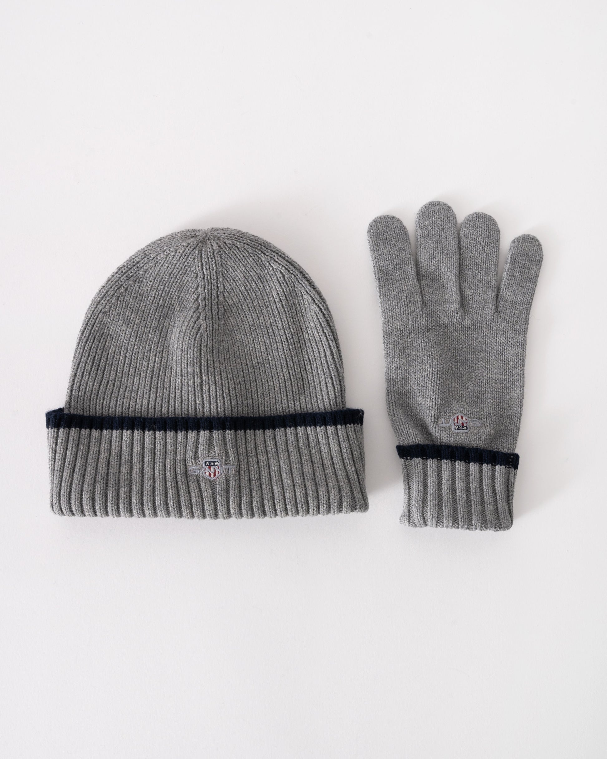 GANT Essential Beanie & Gloves Set in 93 Grey Melange
