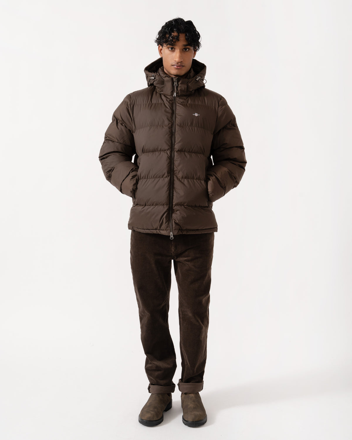 Man wearing the GANT Mens Active Cloud Jacket - 217 Black Brown
