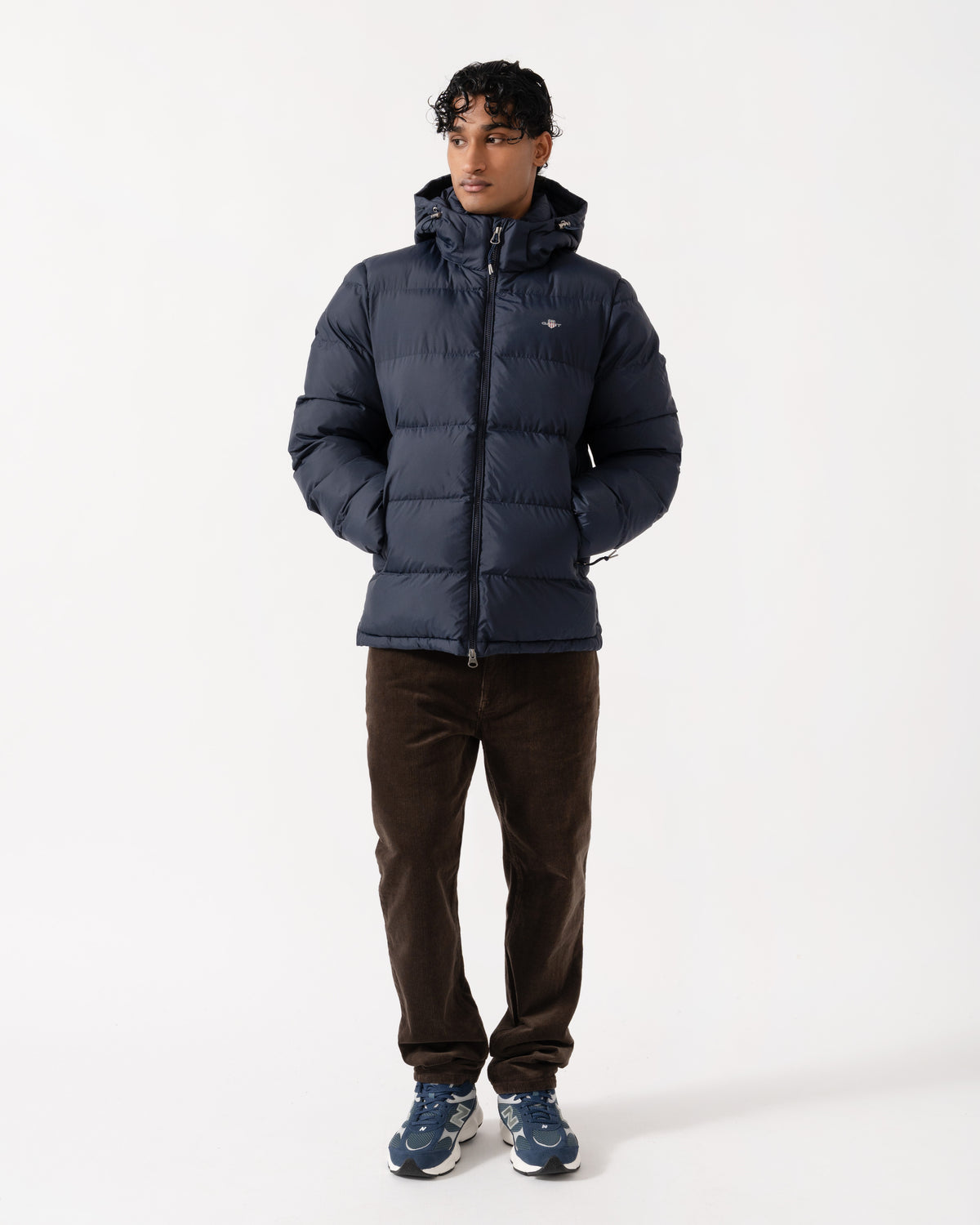 Man wearing the GANT Mens Active Cloud Jacket - 433 Evening Blue