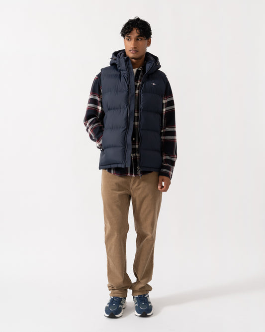 Model wearing the GANT Mens Active Cloud Vest - 433 Evening Blue