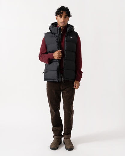 Man wearing the GANT Mens Active Cloud Vest - 5 Black