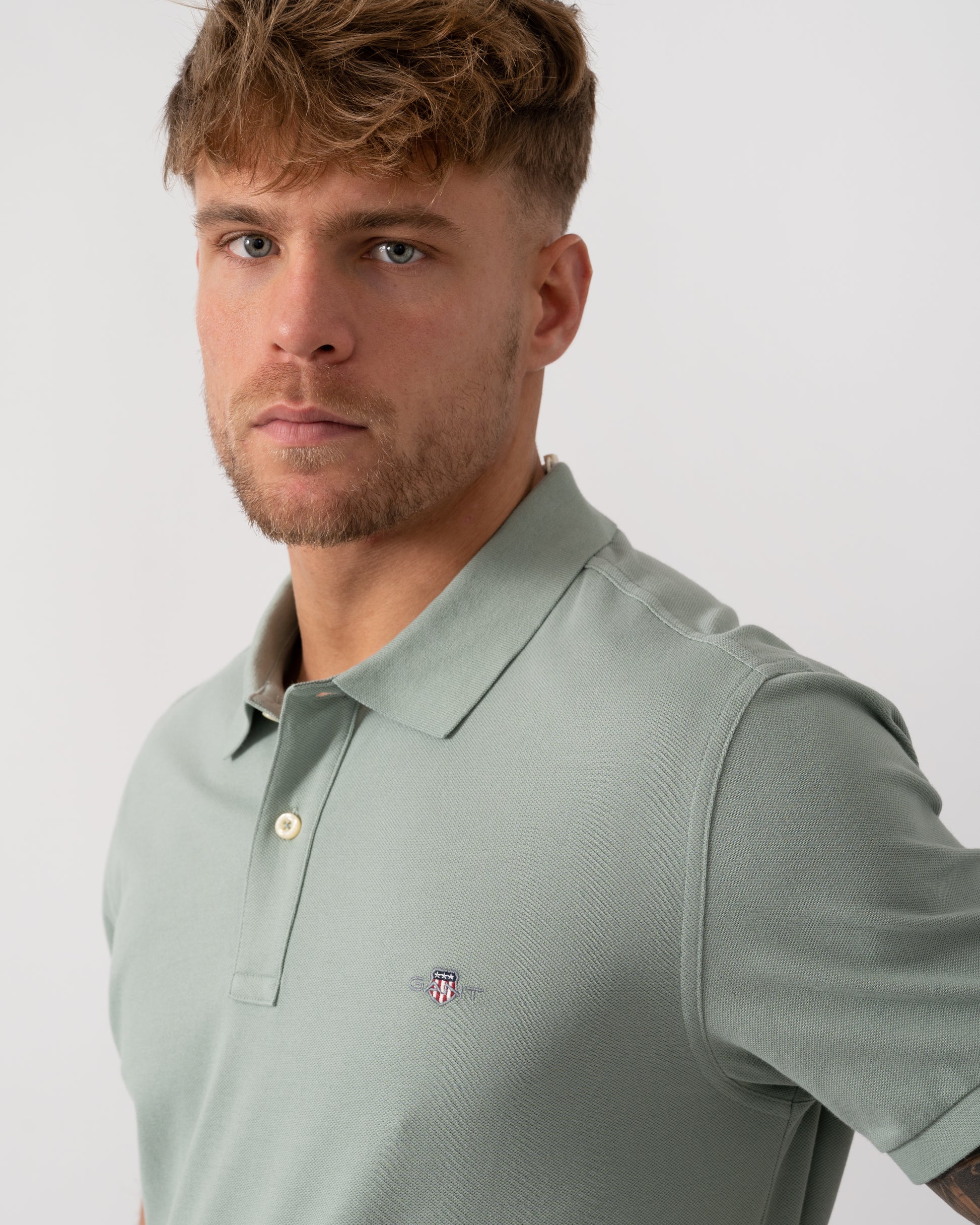 GANT Slim Fit Short Sleeve Shield Logo Pique Polo - 10 Ceramic Grey - Detail