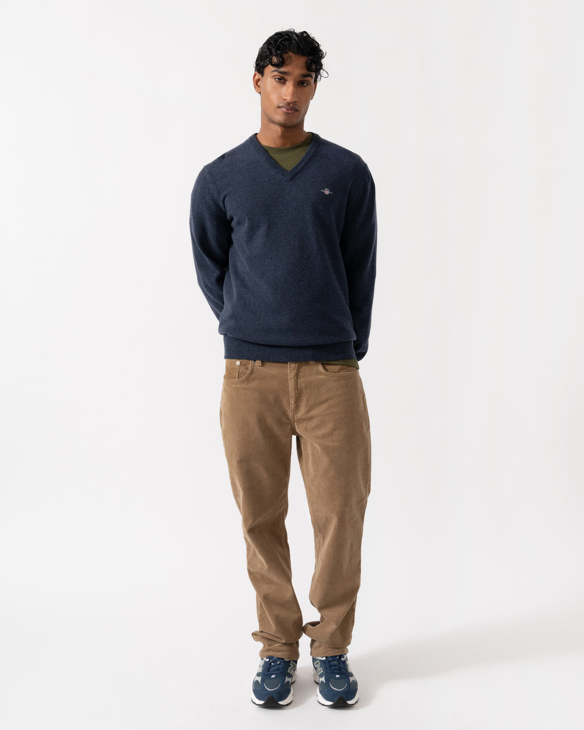 Man wearing the GANT Mens Superfine Lambswool V-Neck Sweater - 480 Dark Navy Melange