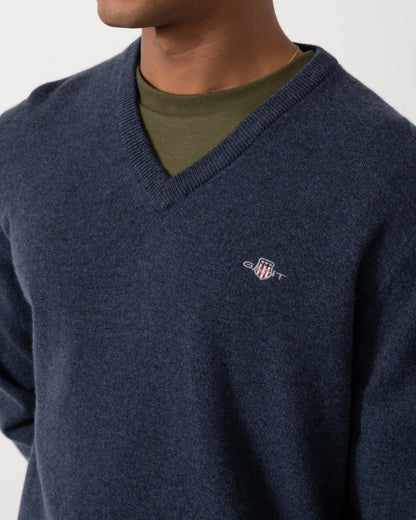 Close up of the GANT Mens Superfine Lambswool V-Neck Sweater - 480 Dark Navy Melange