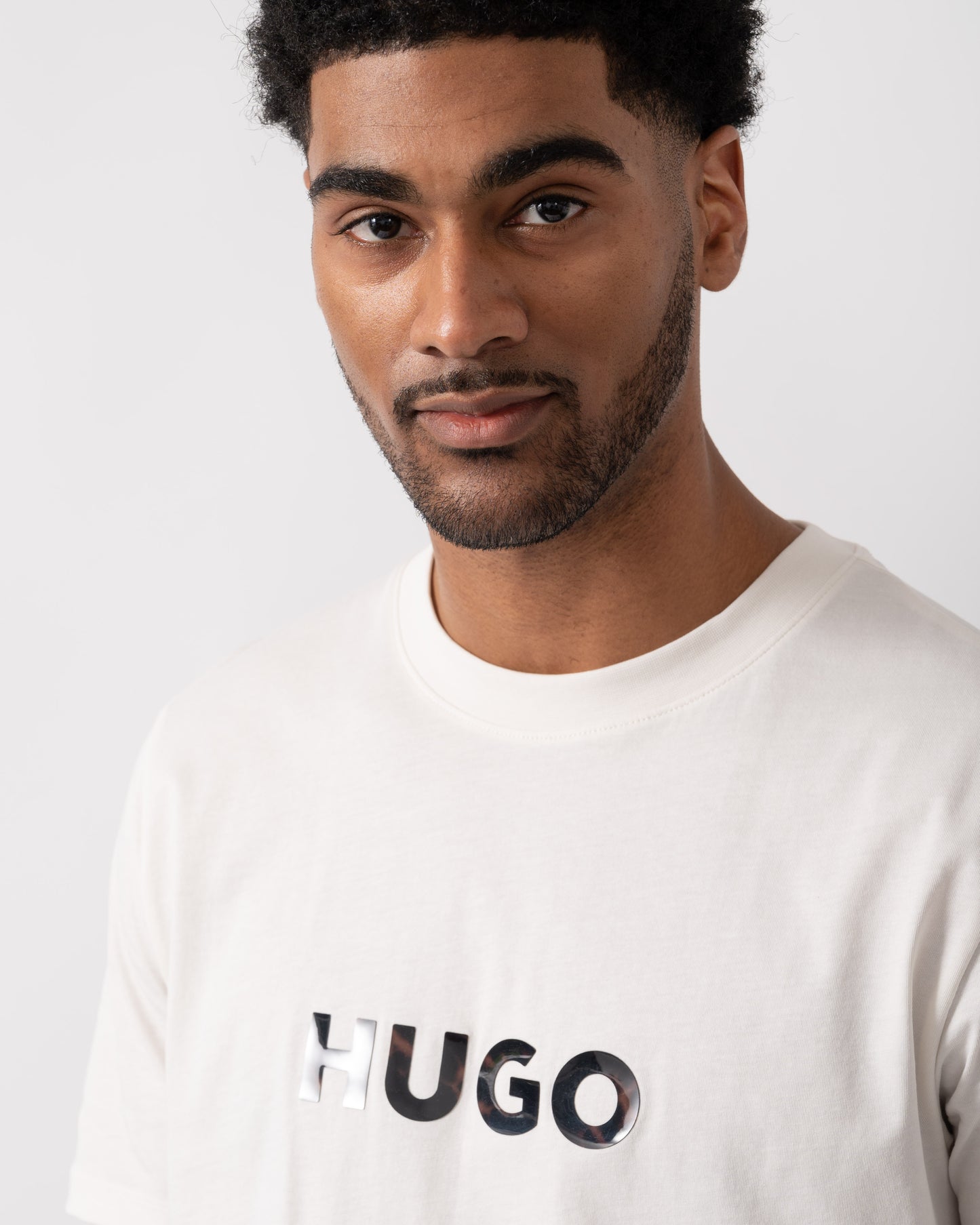 HUGO Dumeo Mens Tortoise-Logo T-Shirt in Cotton Jersey - Natural 102 | CHO | Designer Mens Short Sleeve T-Shirts