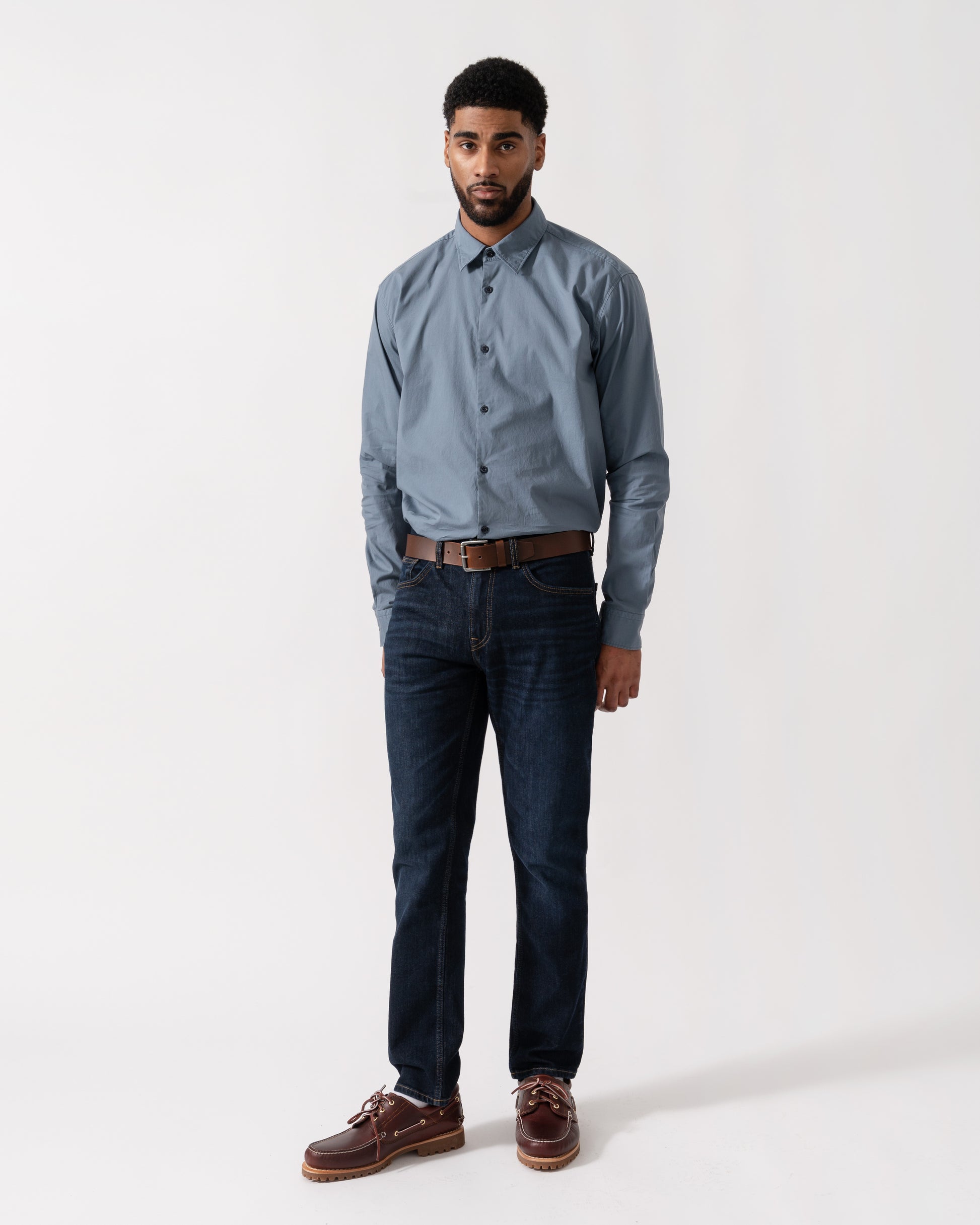 Model wearing HUGO Ermo Slim-Fit Shirt in Stretch-Cotton Canvas in Open Blue 496 -full length
