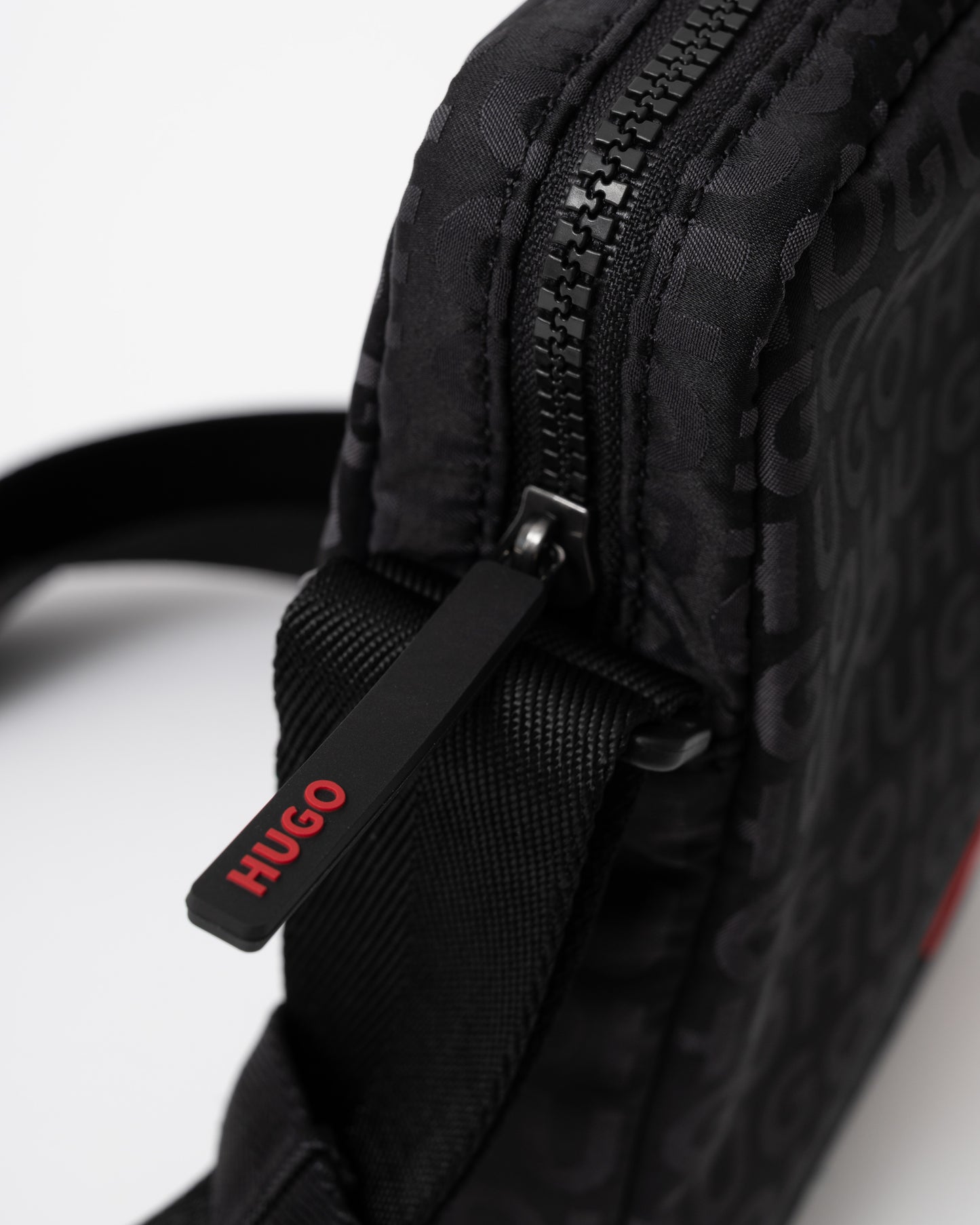 HUGO Ethon 2.0 Zip Mens Bagpipe detail