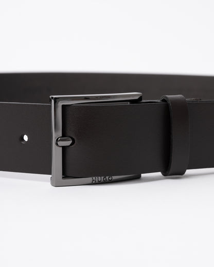 HUGO Mens Geek Smooth Leather Belt with Brushed Silver Buckle super close up of buckle
