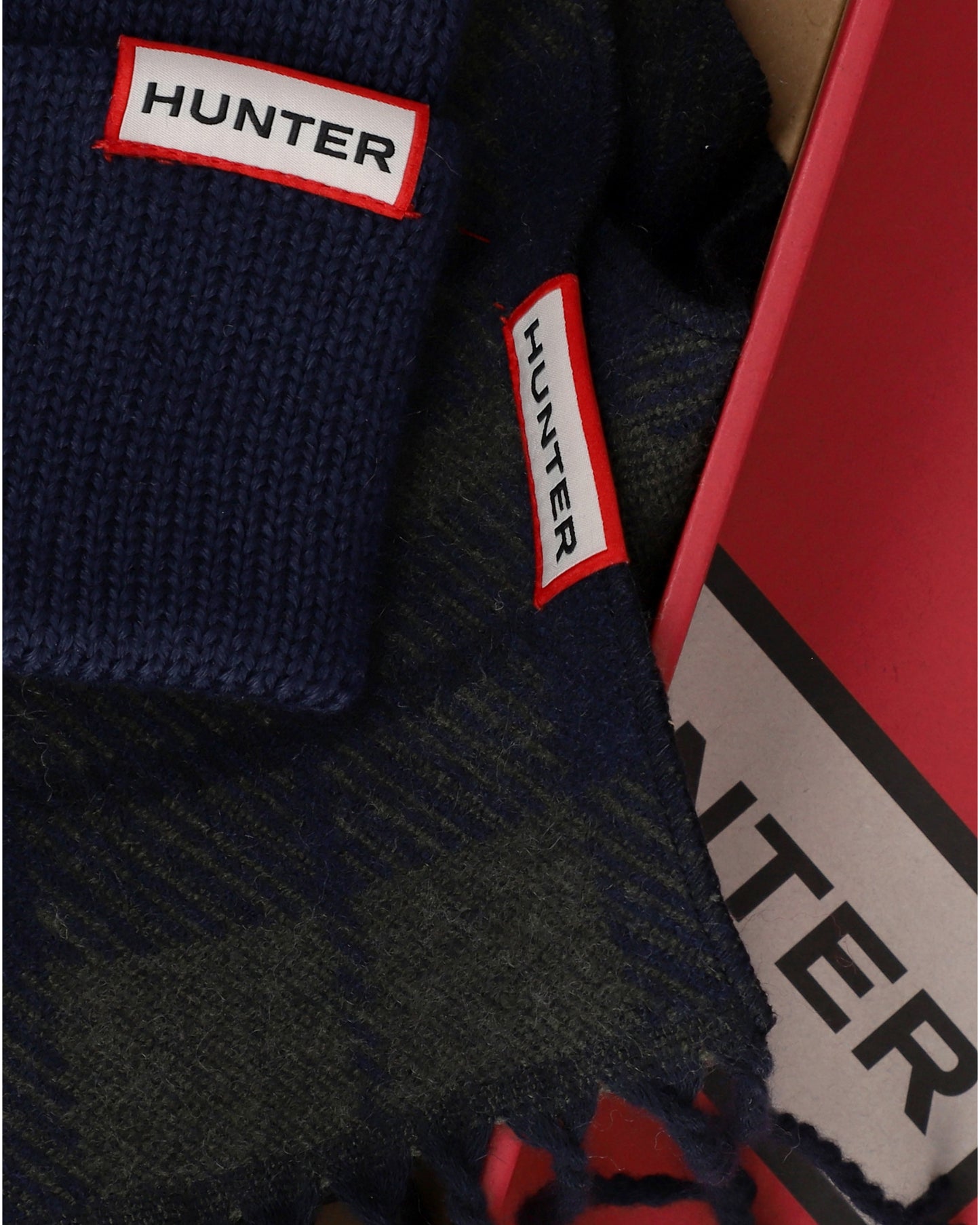 Hunter Unisex Cuff Beanie/Tartan Scarf Box Set - Hunter Navy