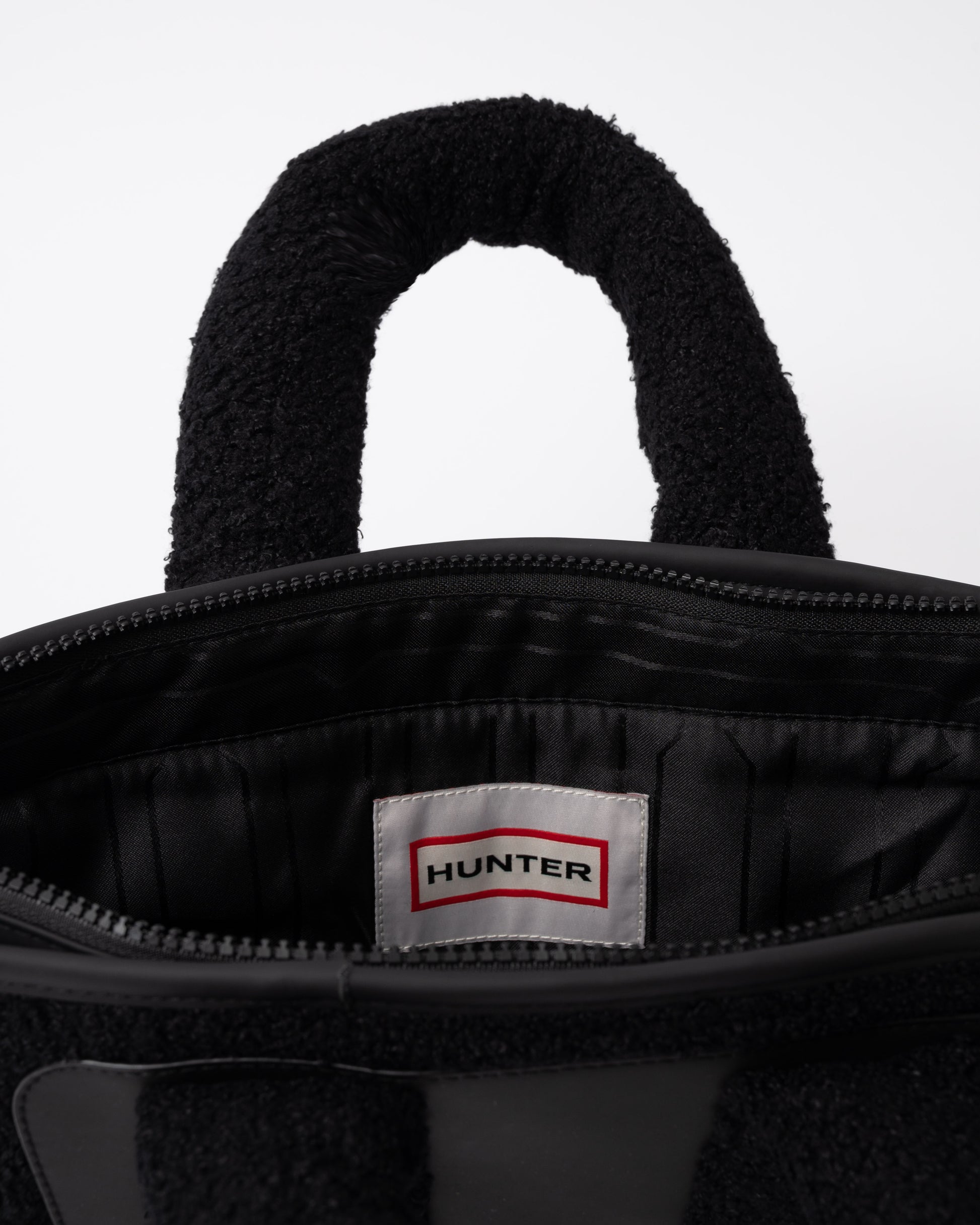 Hunter Alloa Borg Crossbody inside