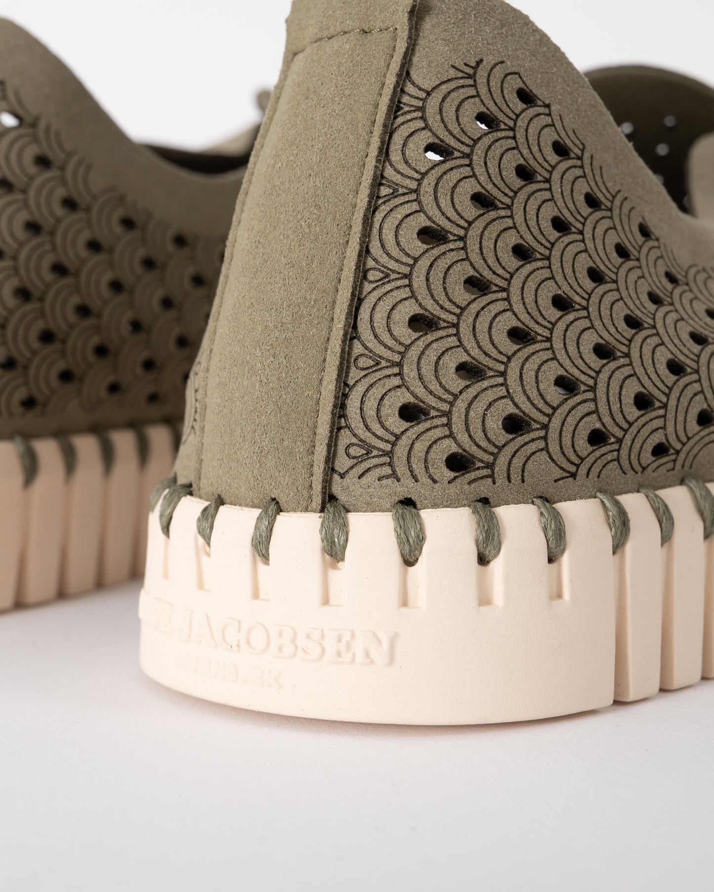 heel detail of Ilse Jacobsen Tulip Slip-In Womens Shoes in Army green