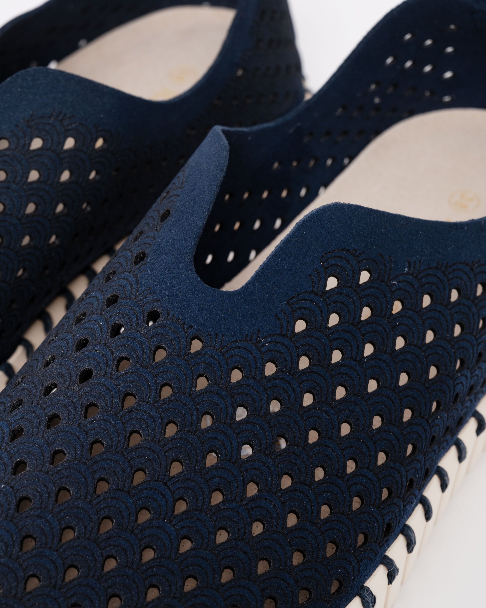 Ilse Jacobsen Tulip Slip-In Womens Shoes in Dark Indigo 660 - Close up