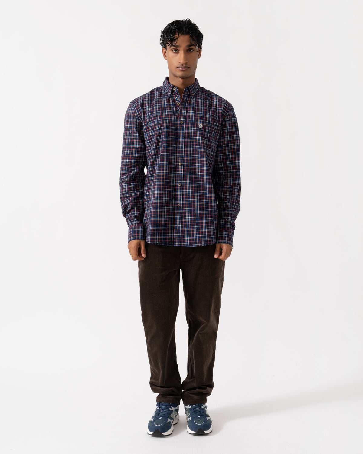 Man wearing the Joules Mens Classic Fit Check Oxford Shirt - Navy