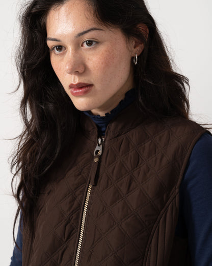 Zip and collar detail of Joules Minx Womens Diamond Quilt Gilet - Chocolate Brown