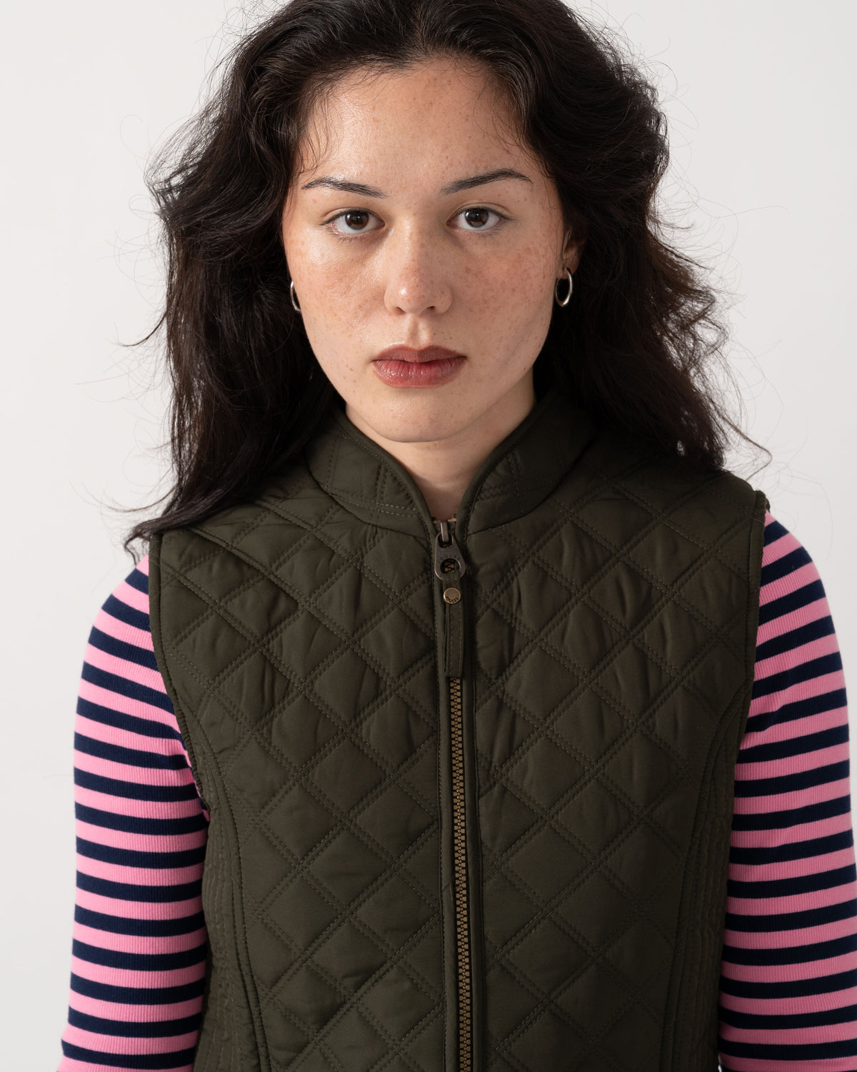 Collar detail of the Joules Minx Womens Diamond Quilt Gilet - Rosemary Green