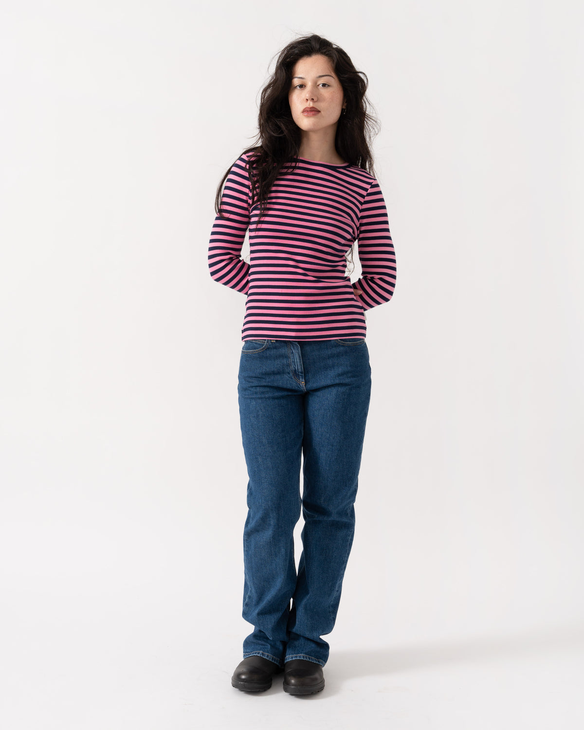 Model wearing the Joules Sophie Womens Long Sleeve Ribbed Fitted T-Shirt - Navy/Pink